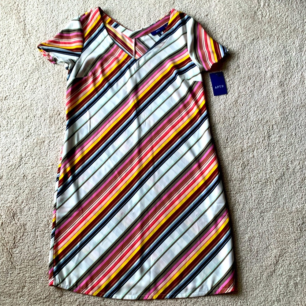 NWT Women’s Apt.9 V-neck shift dress, size small